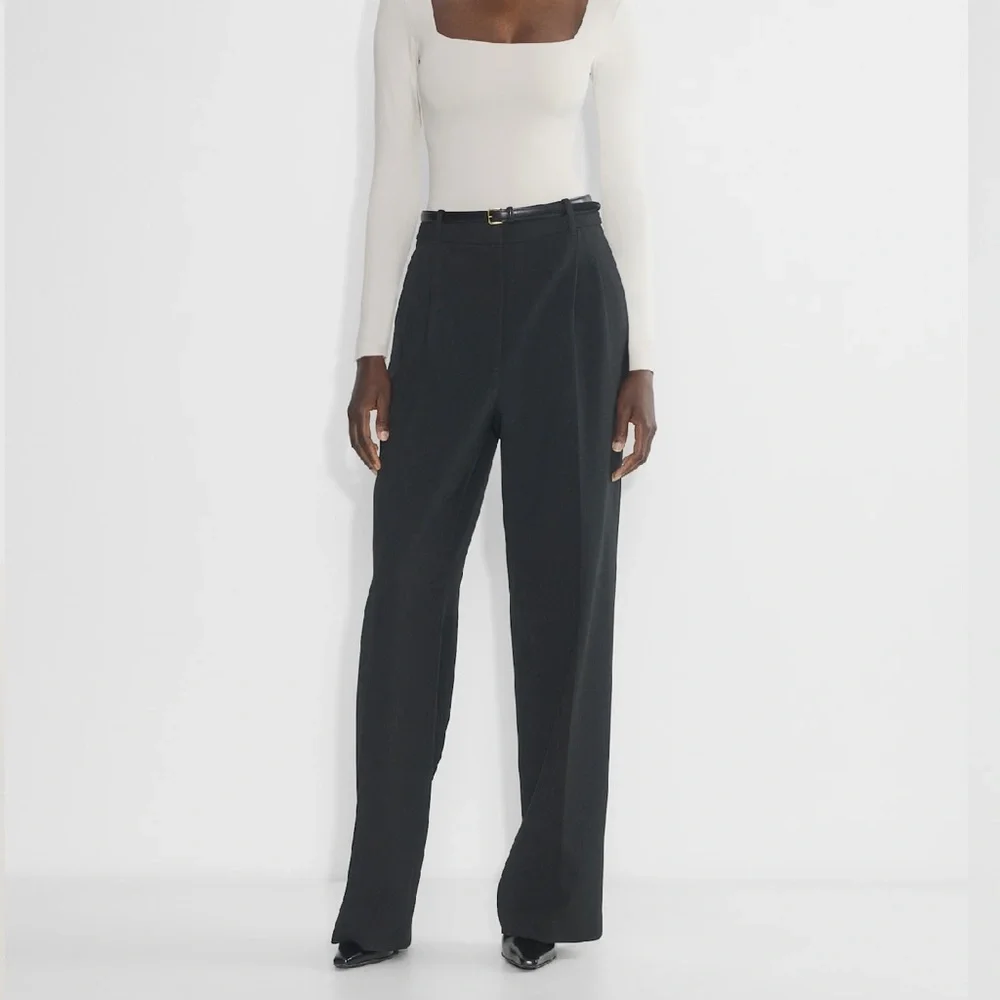 Aritzia Original Contour Squareneck Bodysuit sz S matte pearl - Picture 5 of 5
